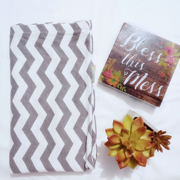 Itzy Ritzy gray and white chevron nursing scarf - Picture 5 of 6